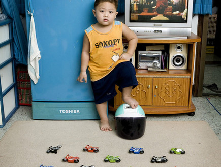 ילדים וצעצועים - וואצ'ראפום תאילנד (צילום: גבריאל גאלימברטי, צילום מסך)