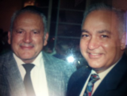 חיים קאזיס עם השגריר המצרי (צילום:  שמעון איפרגן)