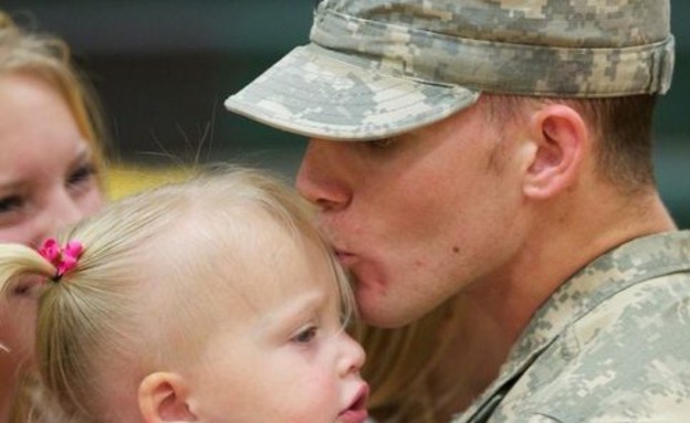 חייל עם הבת שלו