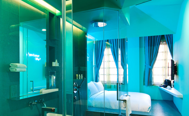 מלון סינגפור, מקלחת בחדר (צילום: www.wanderlusthotel.com)