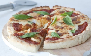 פיצה איטלקית (צילום: עודד מרום, לא חייבים גלוטן, הוצאת פן וידיעות ספרים)