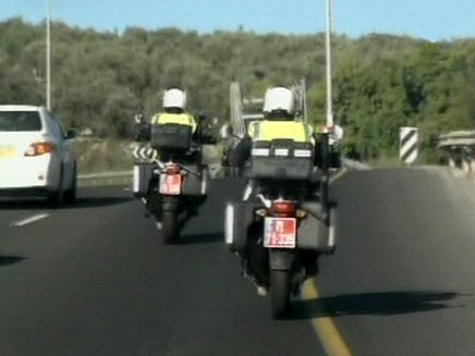 יחידת האופנועים בפעולה בכביש ערה (צילום: חדשות 2)
