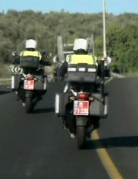 יחידת האופנועים בפעולה בכביש ערה (צילום: חדשות 2)