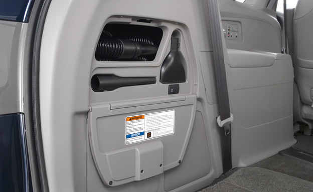 שואב אבק מובנה ברכב