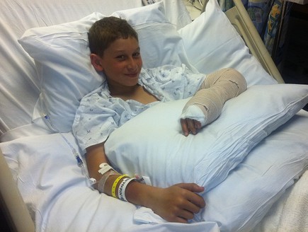 ירה בכלב המשפחתי כדי לקבל את האצבע