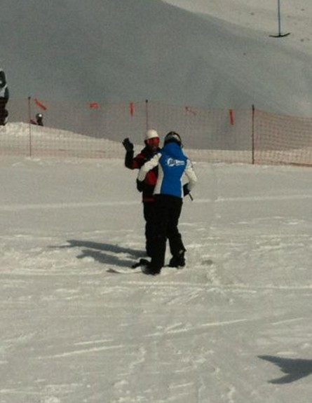 מלכת היופי טיטי עושה סקי בשוויץ (צילום: מדריך הסנובורד צחי עוזר)