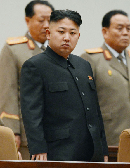 קים ג'ונג און במדים צילום רויטרס (צילום: רויטרס)