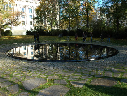 אנדרטה לזכר הצוענים, ברלין (צילום: ויקיפדיה)