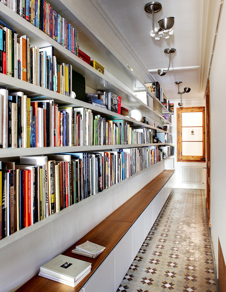 דירה ברצלונה, ספרייה (צילום: Tiia Ettala)