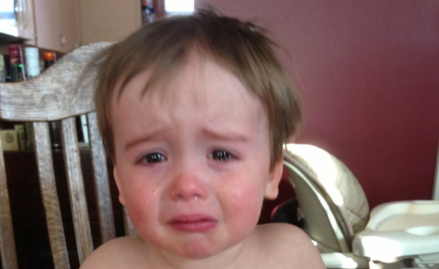 צ'ארלי בוכה - סתם ככה (צילום: גרג פמברוק מתוך הבלוג reasonsmysoniscrying)