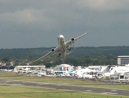 כמו מטוס קרב, דרימליינר (צילום: dailymail.co.uk)
