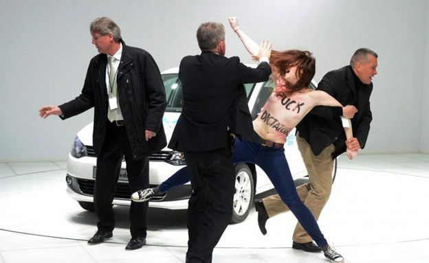 מחאה נגד פוטין בפולקסווגן