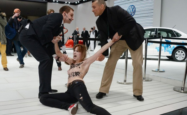 מחאה נגד פוטין בפולקסווגן