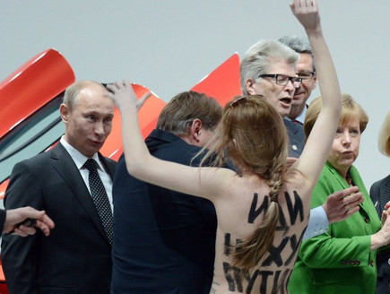 מחאה נגד פוטין בפולקסווגן