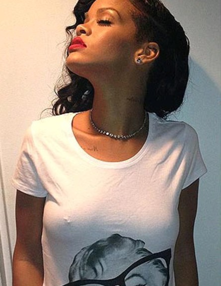 ריהאנה בלי חזייה (צילום: הסאן)