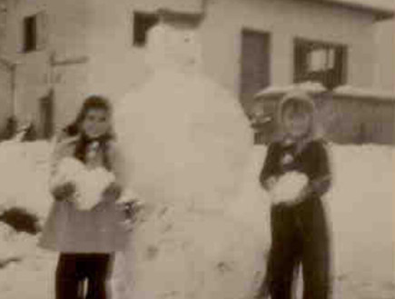 family pics- שנת 1952 - שלג בקריית אונו- יונה וולך