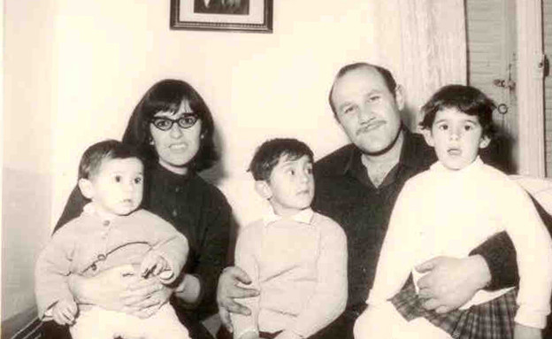 family pics-שנות ה-60 מיקי עפרה ותמר,