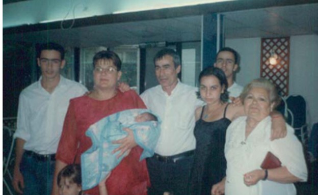 אמיל אזולאי ז"ל עם משפחתו