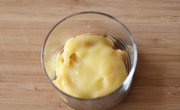 טרייפל לימון - שכבת למון קארד (צילום: חן שוקרון, mako אוכל)