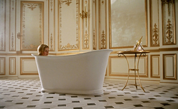 מרי אנטואנט, אמבטיה (צילום: www.cinema.de)