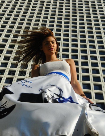רוסלנה רודינה במחווה ליום העצמאות ושמעון פרס (צילום: ברק פכטר)
