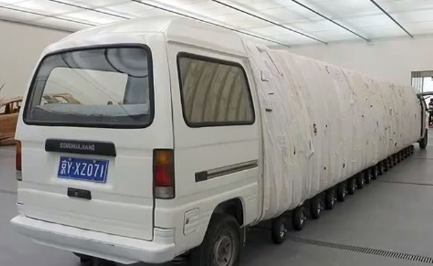 תערוכת מכוניות במוזיאון