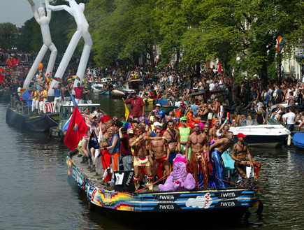 מצעד הגאווה באמסטרדם (צילום: Michel Porro, GettyImages IL)