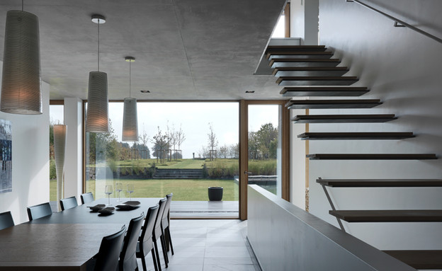 בלגיה בית ונוי, שולחן אוכל מדרגות (צילום: MASSIV-PASSIV.LU)