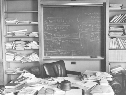 חדר עבודה אינשטיין (צילום: www.life.com)