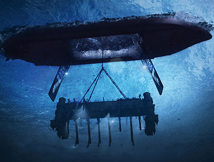 הרמת הצוללת הרוסית (צילום: http://hamptonroads.com)