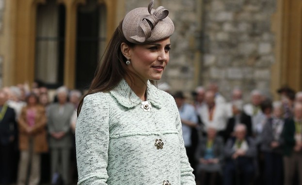 קייט מילדטון עם בטן הריונית