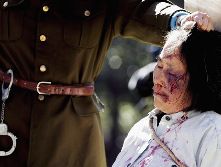 פאלון גונג - הפגנה והדגמה של עינויים (צילום: Ian Waldie, GettyImages IL)