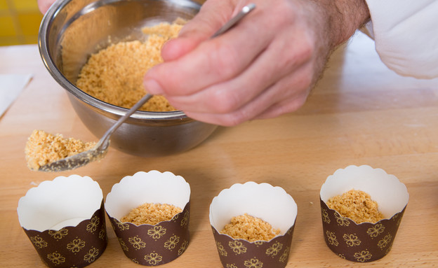 מעבירים את הפירורים למנז'טים מעבירים את הפירורים למנז'טים