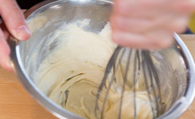 הבלילה עם החומרים היבשים הבלילה עם החומרים היבשים