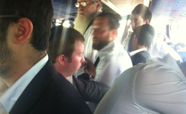 צפיפות באוטובוס ממירון