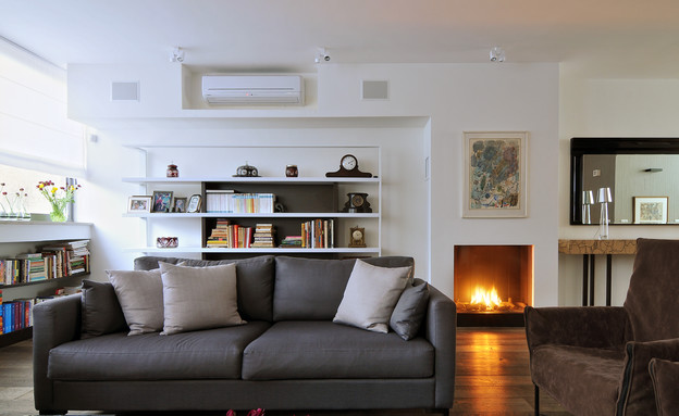 בית בשרון, סלון ספה