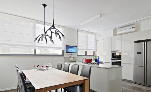 בית בשרון, שולחן אוכל מטבח