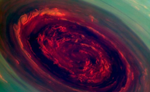 הוריקן הוורד בקוטב הצפוני של שבתאי (צילום: נאס"א)