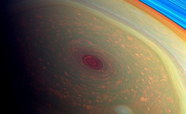 הוריקן הוורד בקוטב הצפוני של שבתאי (צילום: נאס"א)