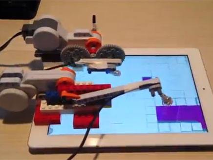 רובוט שנבנה כדי להסיר שכבות (צילום: יוטיוב)