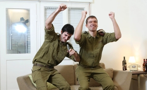 חילים שמחים מאוד (צילום: עודד קרני, צבא וביטחון)