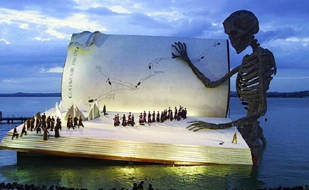 אופרה על המים, שלד (צילום: pyramidbeach.com)