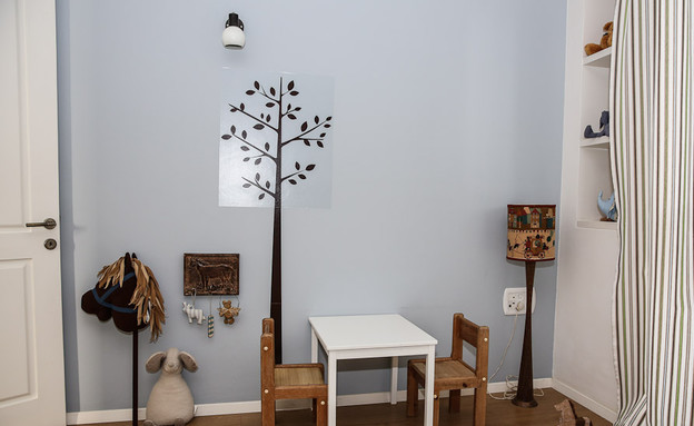 מירי דנקנר, חדר ילדים שולחן