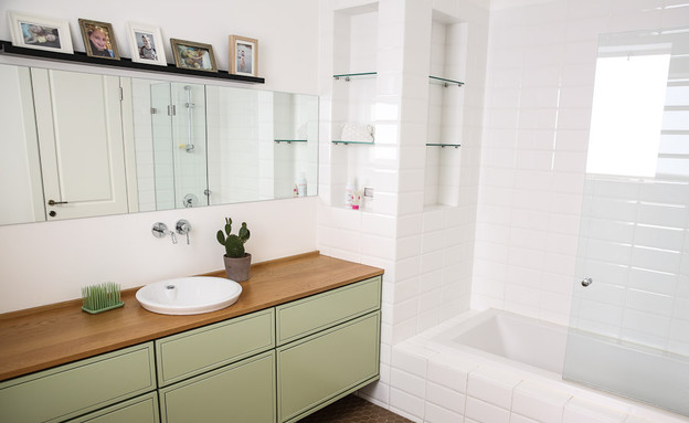 מירי דנקנר, חדר רחצה