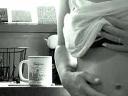 פינק - פורטרט עצמי בהריון (צילום: טוויטר)