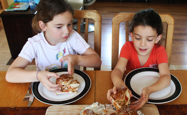 חלת פיצה - הילדות