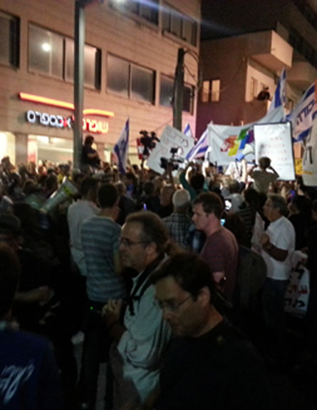 צעדת המחאה הערב בשדרות רוטשילד (צילום: עזרי עמרם, חדשות 2)