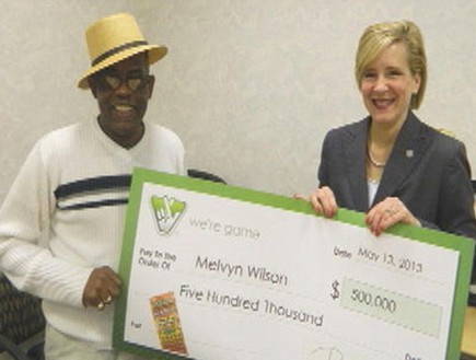 זכה בלוטו ארבע פעמים