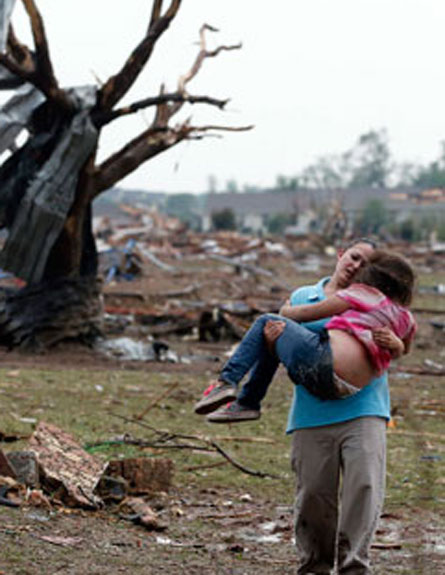 אובמה הבטיח סיוע לנפגעי האסון באוקלוהומה (צילום: AP)
