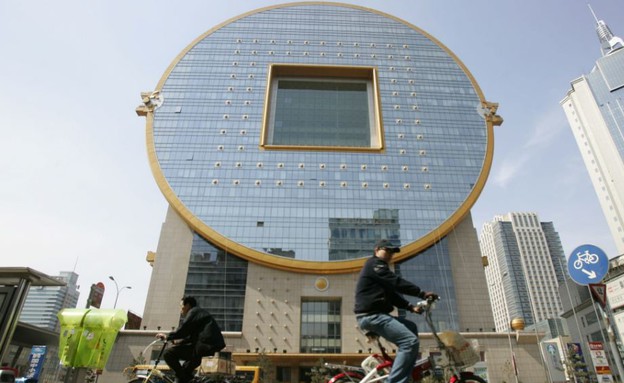 סין, בניין המטבע, אופניים (צילום: dailymail.com)
